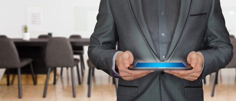 Breaking Down the Pros and Cons of Affiliate Marketing: Is it Worth the Investment?