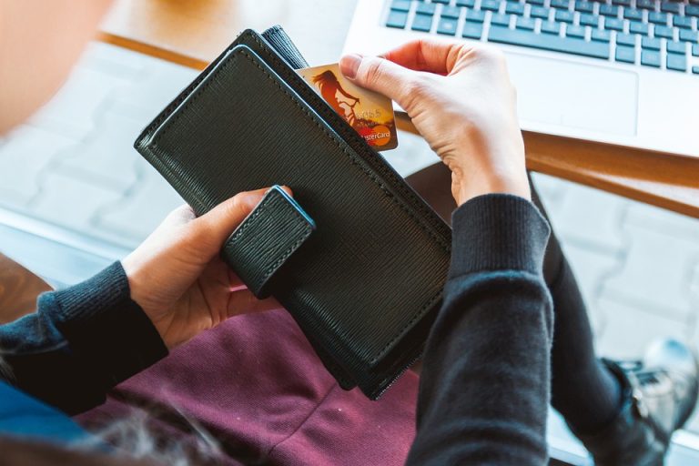 10 Easy Ways to Make Extra Cash Fast